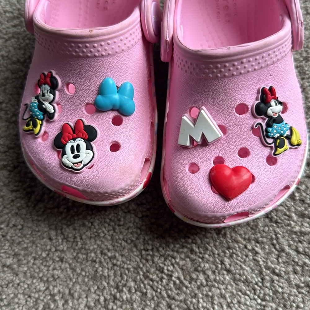 Toddler Minnie Mouse crocs - Picture 3 of 5